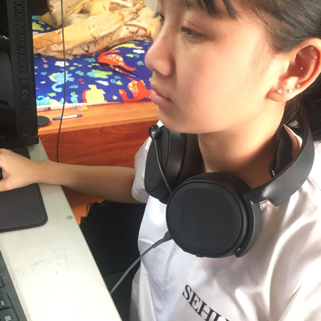 CHÍNH HÃNG - Tai nghe gaming có dây SteelSeries Arctis 3 không led likenew như mới có mic kèm theo không RGB