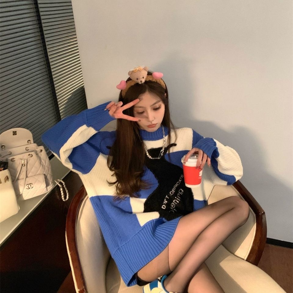 Áo sweater dệt kim tay dài thêu họa tiết màu xanh dương/ trắng phong cách Hàn Quốc