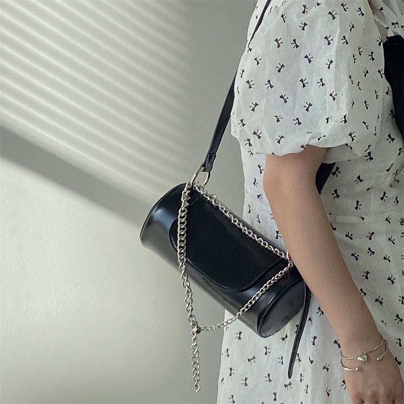 Túi Đeo Chéo Hình Trụ Phối Dây Xích Thời Trang 2022 Cho Nữ