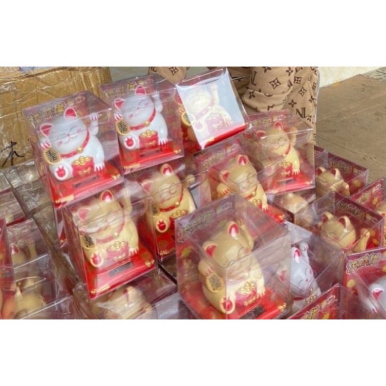 Mèo Thần TàiFREESHIPMèo May Mắn Mini Maneki Neko Tự Vẫy Tay Dùng Nguồn Năng Lượng Ánh Sáng Chất Liệu Nhựa ABS