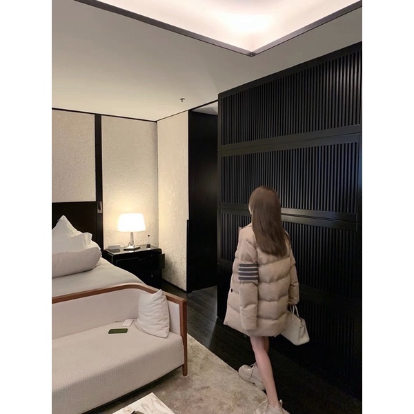 Áo khoác phao nữ dáng dài thương hiệu thời trang cao cấp Thom Browne
