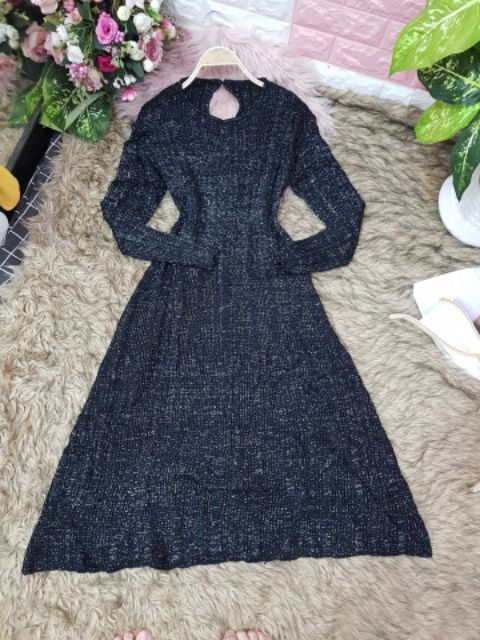 Đầm suông tay dài khoét lưng sang chảnh