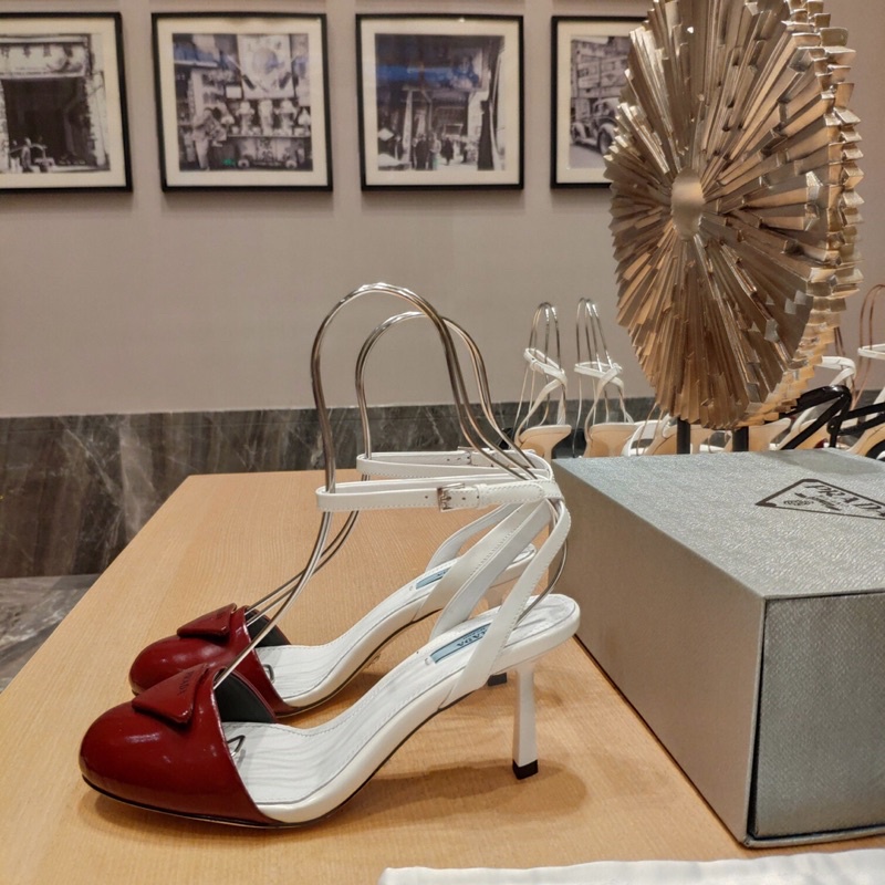 Sandal bít mũi tròn gót cao 8.5cm logo thương hiệu Prada 2022 da thật cao cấp có 4 màu