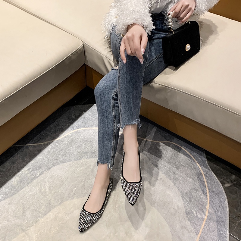 Giày Búp Bê Mũi Nhọn Đính Đá Pha Lê Màu Đen