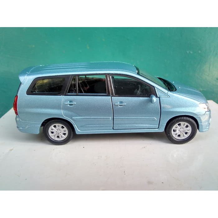 Mô Hình Xe Đồ Chơi Toyota Kijang Innova Welly Nex