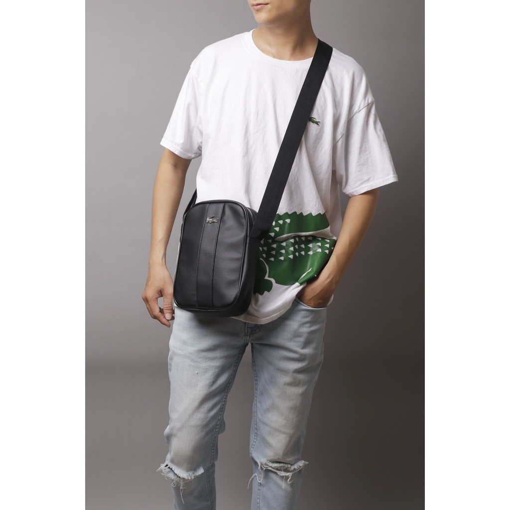 TÚI ĐEO CHÉO LACOSTE LCT21 Kích thước: 21 cm x 16 cm x 5 cm Made in Vietnam full tag , hàng chuẩn web