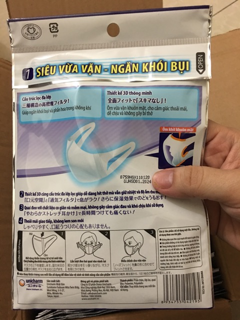 Khẩu trang 3D SUPERFIT của công ty Unicharm Nhật Bản