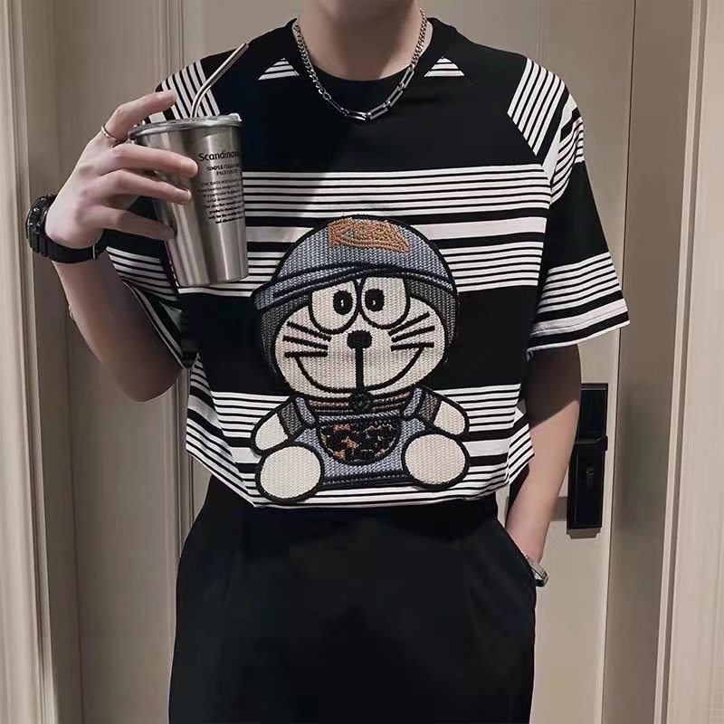 Áo Thun Cotton Ngắn Tay Dáng Rộng Kẻ Sọc Họa Tiết Mèo Doraemon Kiểu Hàn Quốc Cho Nam