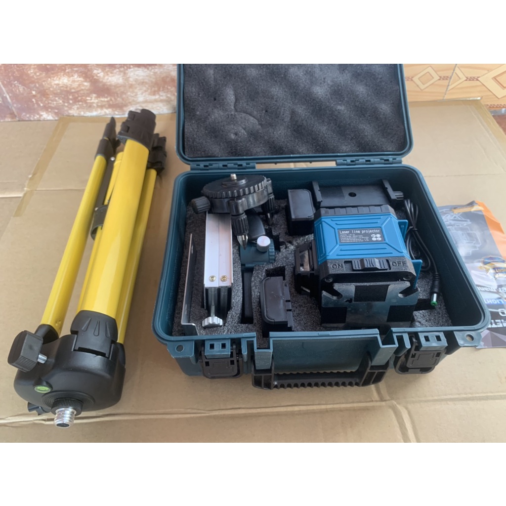 Máy cân mực bắn cốt máy cân bằng laser 12 tia xanh laze có điều khiển, sạc, chân đế máy, hộp nhựa