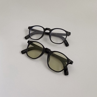 Kính mát gọng nhựa dày dặn form cứng cáp