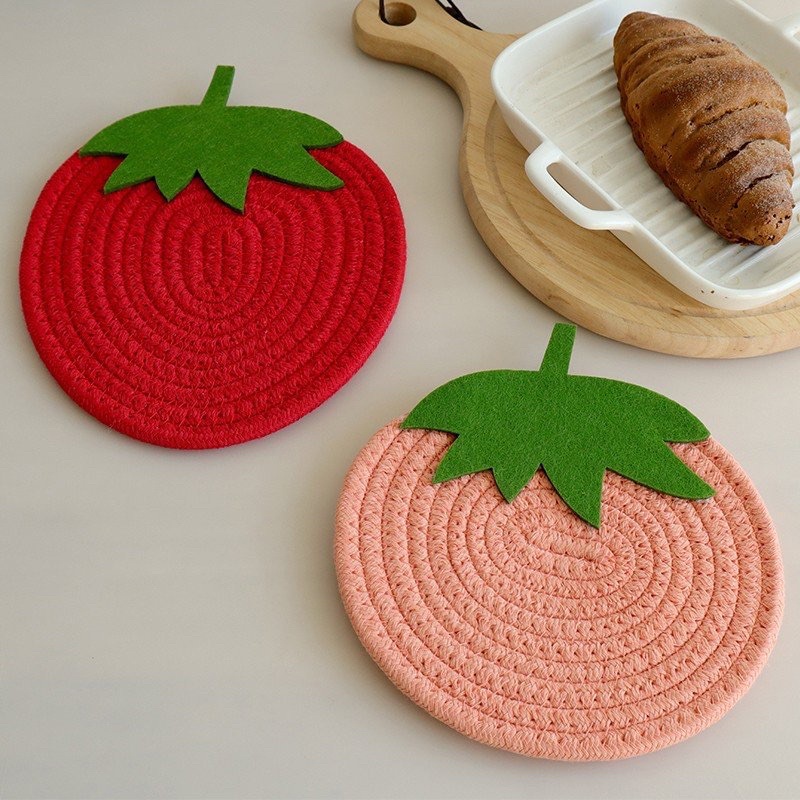 Đế lót nồi, chảo bằng sợi bông cotton cách nhiệt hình quả dâu đáng yêu