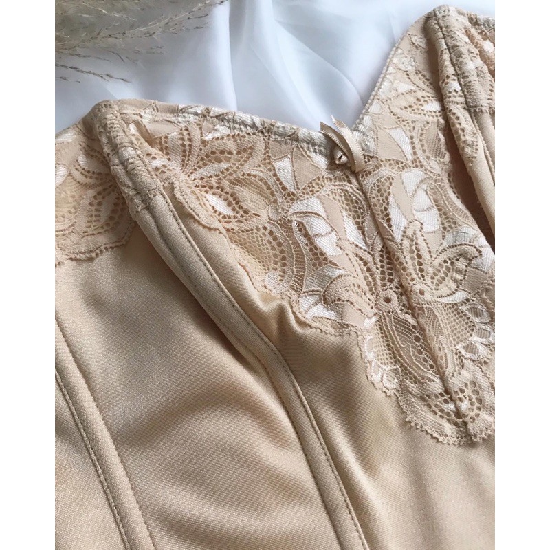 Áo bodysuit cúp ngực vàng 2hand