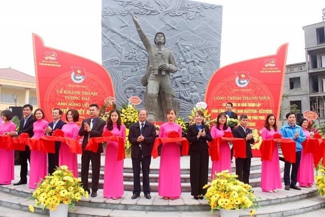 Bông  khánh thành