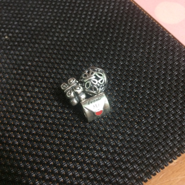 Vòng Pandora (hạt charm)