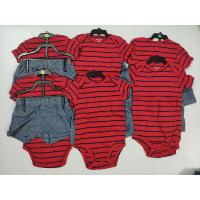 Set 2 bodysuit kẻ sọc đỏ + quần cộc denim bé trai TQXK Carter's dư xịn