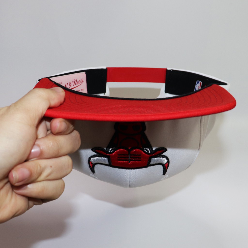 Nón Snapback Bulls Chicago Trắng Kết Đỏ 2021.