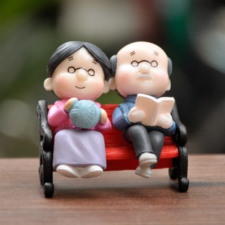 Trang trí ông bà ngồi ghế đan len