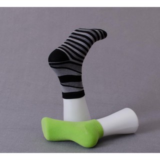 Chân manocanh đi tất, dép