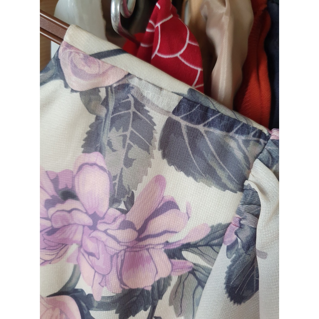 Váy Wrap chân bèo voan tơ hoa hồng màu be vàng Size S