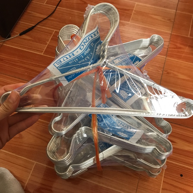 10 móc áo trẻ em