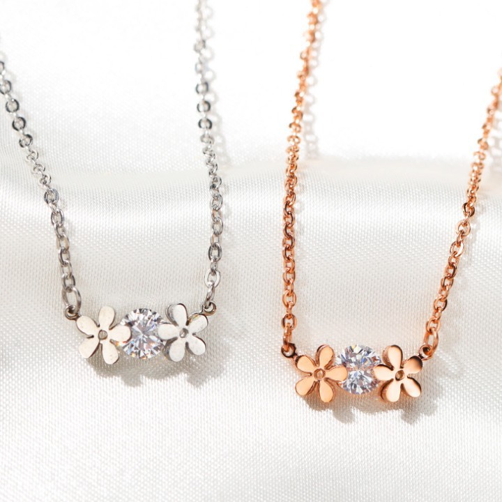 Dây Chuyền Hoa Mai Titan Không Đen TT 1742