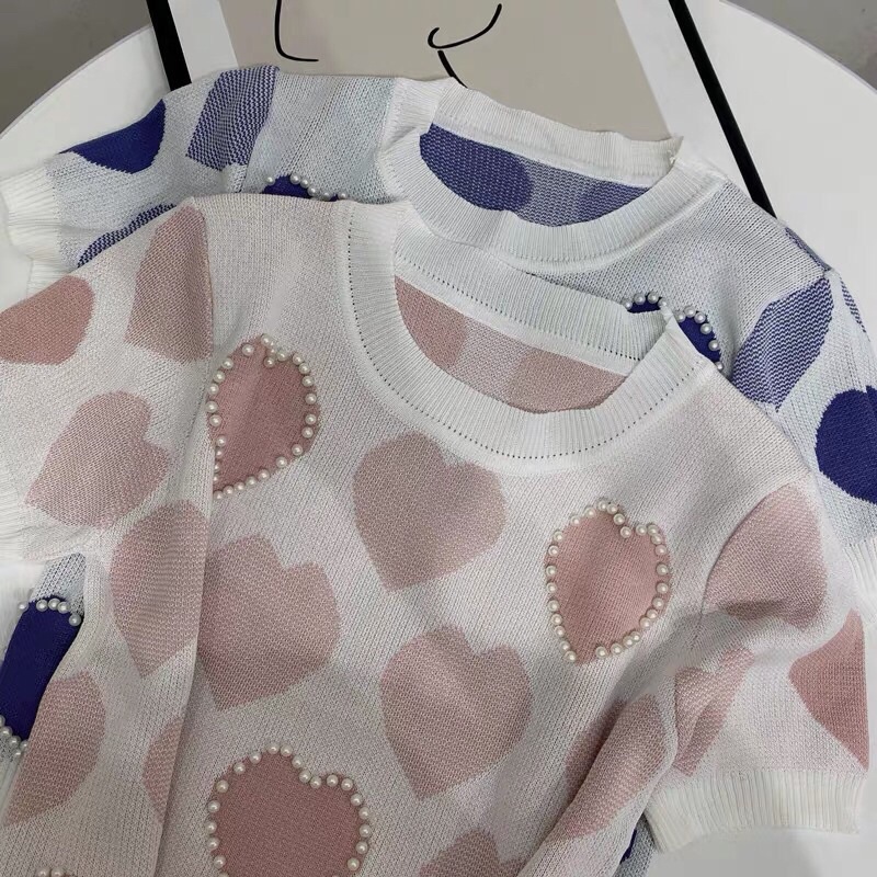 Áo len hình trái tim đính trai