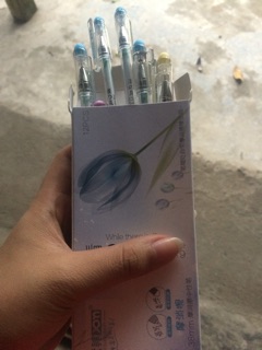 Bút bi viết xoá được 