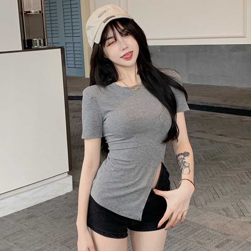 QKOOLE Áo thun  tay ngắn thiết kế xẻ tà độc đáo phong cách Hàn Quốc cho nữ