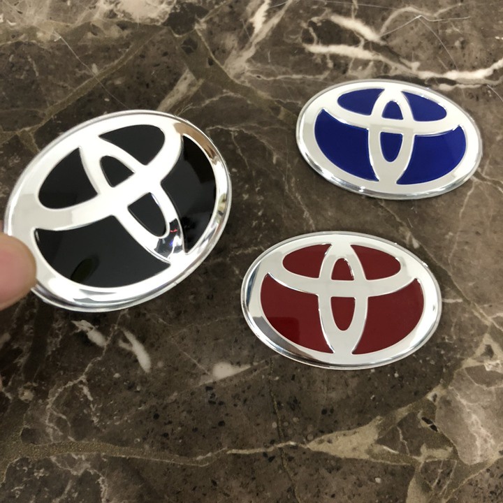 Logo biểu tượng vô lăng xe ô tô Toyota, kích thước 68*48mm, chất liệu nhựa PMMA và hợp kim