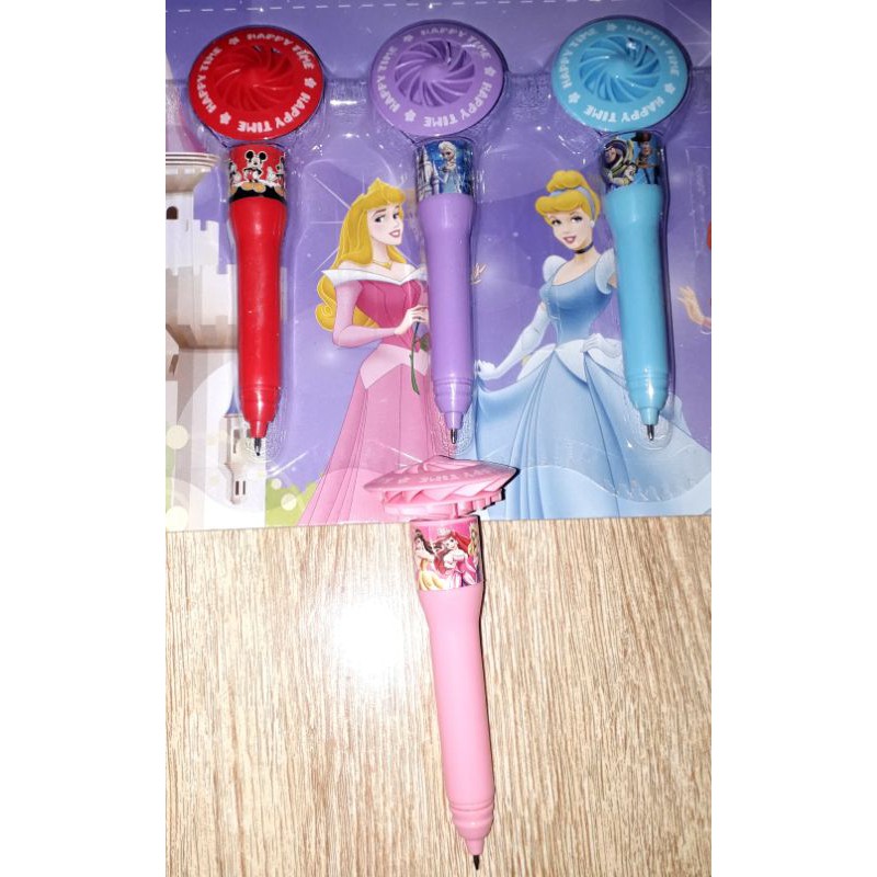 Một chiếc bút và con quay xoay xả stress bằng nhựa