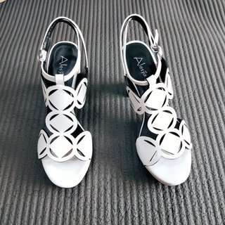 sandal Alesya xuất ý