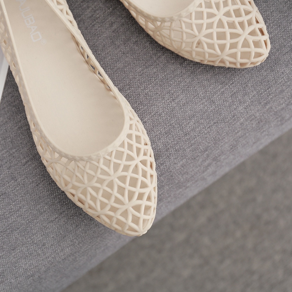 Giày Sandal Nhựa Dẻo Đế Bằng Chống Trượt Thiết Kế Đục Lỗ Thời Trang Đi Biển Mùa Hè Mới Cho Nữ