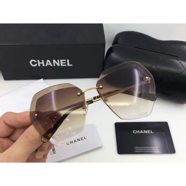 Kính thời trang khoan sang chảnh hot new