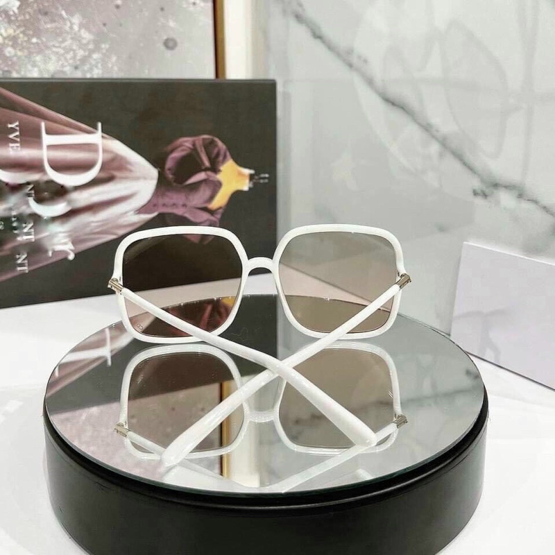 Kính Hiệu Vuông Dio R Màu Trắng Kem Ombre hot