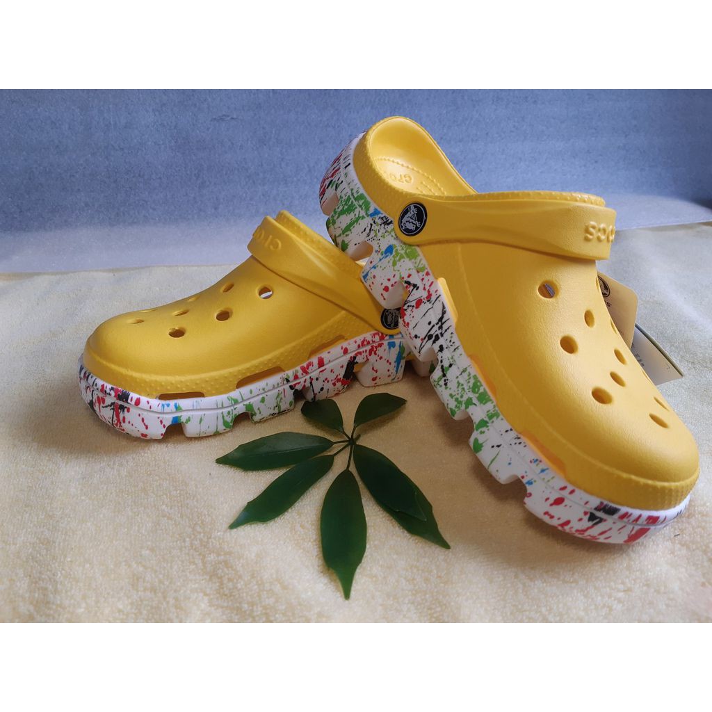 Dép sục  Cross màu vàng đế vảy sơn đủ size 35 đến 42 cho nam và nữ, tặng 12 sticker gắn dép kèm hộp