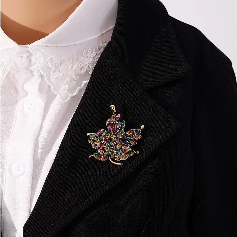 Ghim Cài Áo Hình Lá Phong Đính Đá Nhiều Màu Sắc