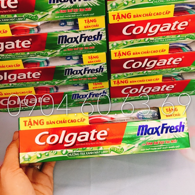 Kem đánh răng Colgate MaxFresh 200g ( hết tặng bàn chải )