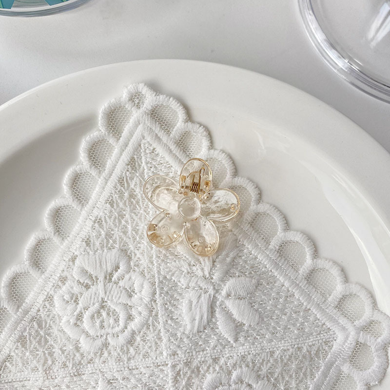 Kẹp Tóc Nhựa Đính Hoa Màu Trong Suốt