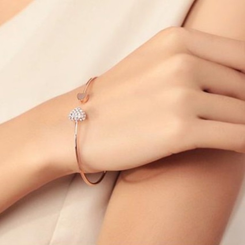 Vòng tay mạ bạc mặt hình trái tim đính đá full
