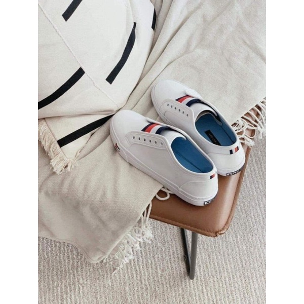 Giày Tommy slip on