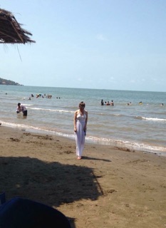Maxi len handmade đi biển