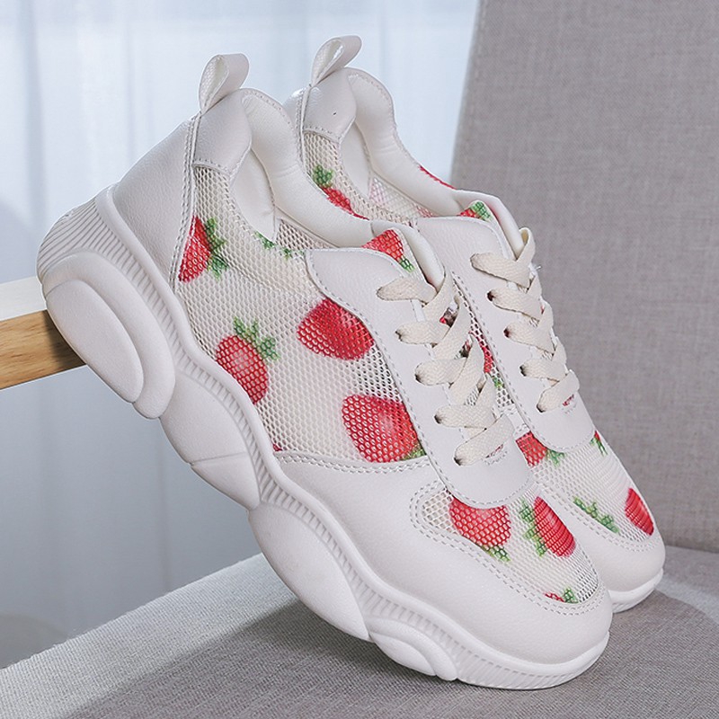 Giày sneaker thoáng khí hình dâu tây cho nữ
