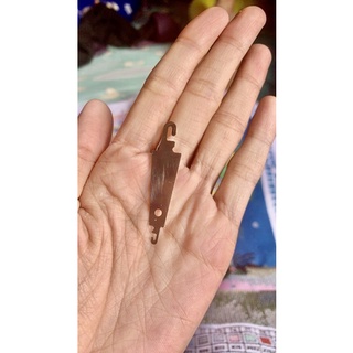 Xỏ chỉ dùng thêu tranh chữ thập