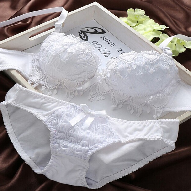 Bộ áo ngực ren hoa hình tim + Quần lót