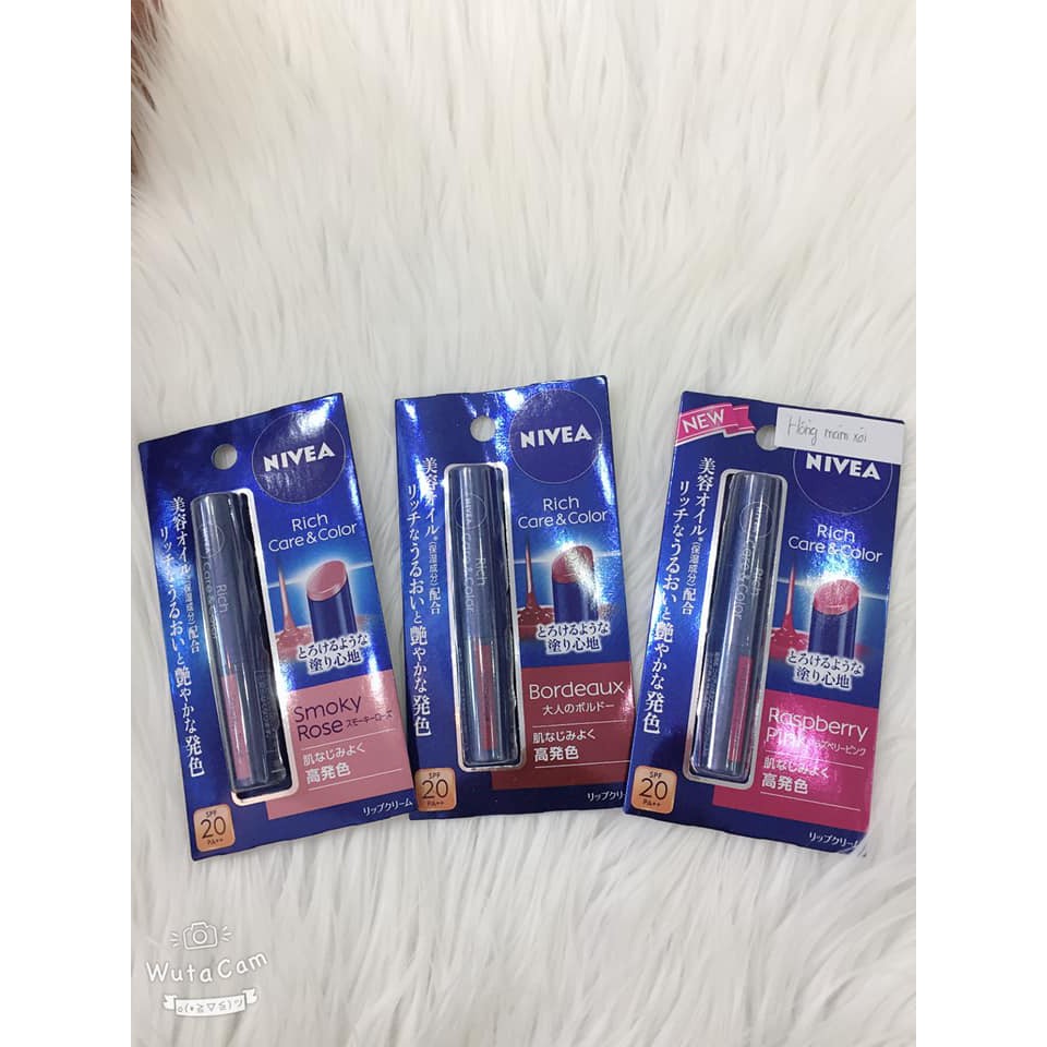 Son dưỡng môi Nivea .
