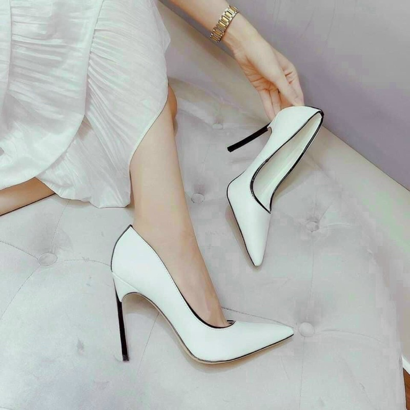 Giày cao gót trắng Ngọc Trinh mới gót đen 9p siêu đẹp