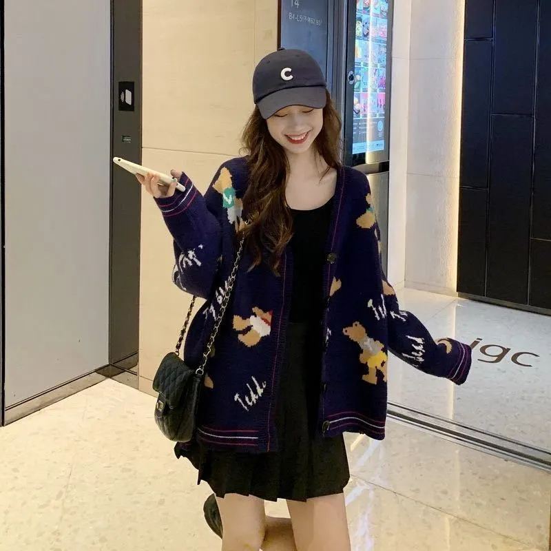 Áo Khoác Cardigan Cổ Chữ V Dáng Rộng Thêu Hình Gấu Màu Xanh Navy/Hoa Mơ Hàn Quốc