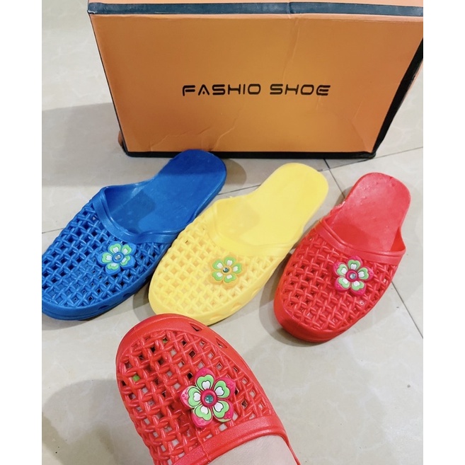 sục lưới  nữ hoa chất liệu nhựa đẹp siêu mềm đế chống trơn trượt thoáng chân