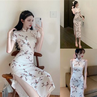 Sườn xám trắng hoa ôm body xẻ tà. Đầm body đi tiệc