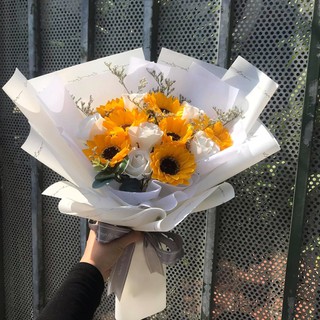 (Quà Tặng tốt nghiệp, sinh nhật,kỉ yếu) Bó hoa sáp hướng dương mix hoa khô tự nhiên - Tặng thiệp